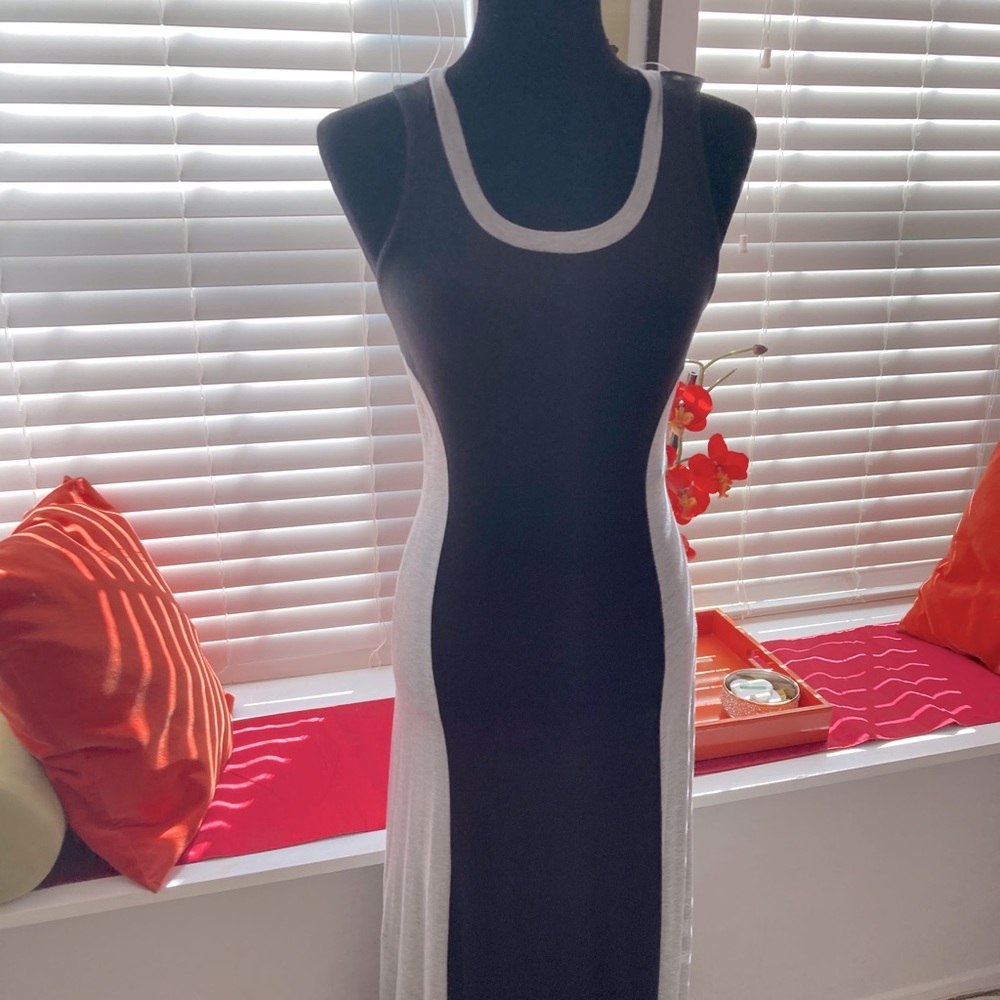 Sleeveless Black and Gray Dress with Zipper
